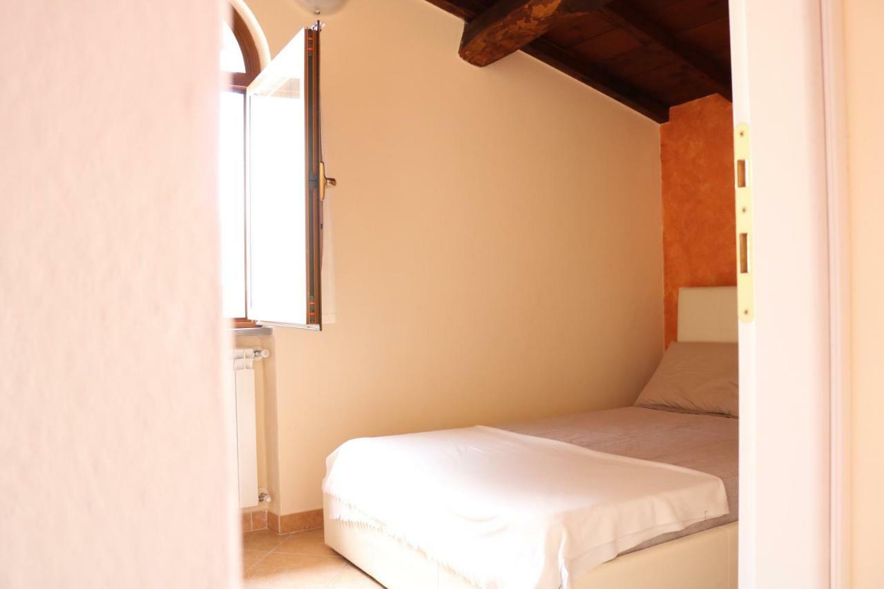 Casa Vacanze Elena Rometta Exterior foto